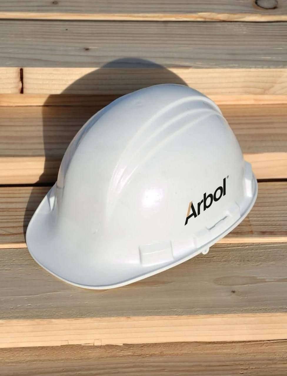 Arbol — zamonaviy qurilish kompaniyasi uchun yaratilgan logo va brending loyihamiz.